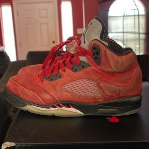 2021 retro Jordan 5 raging Bull